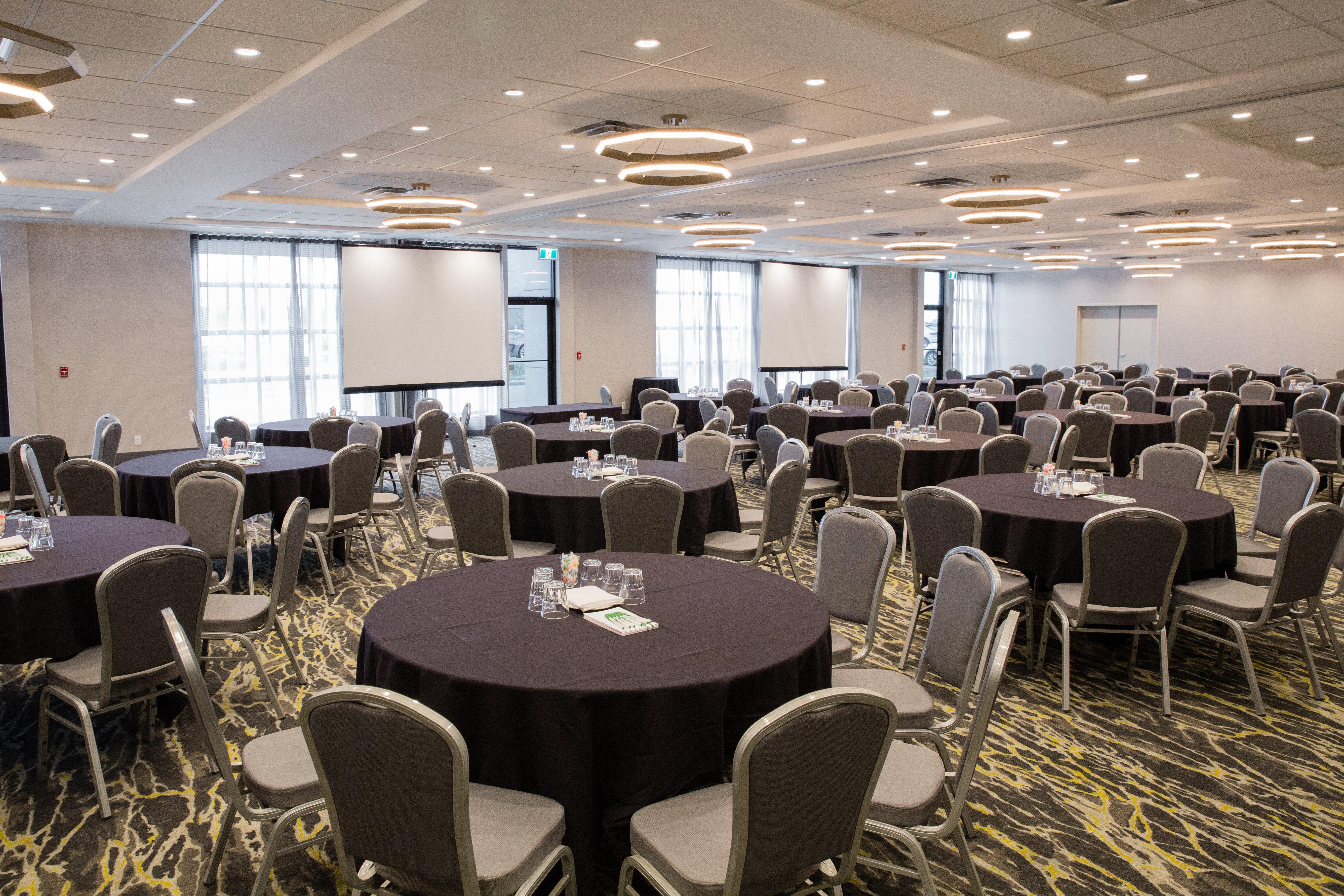 Holiday Inn Calgary South Conference Center 외부 사진