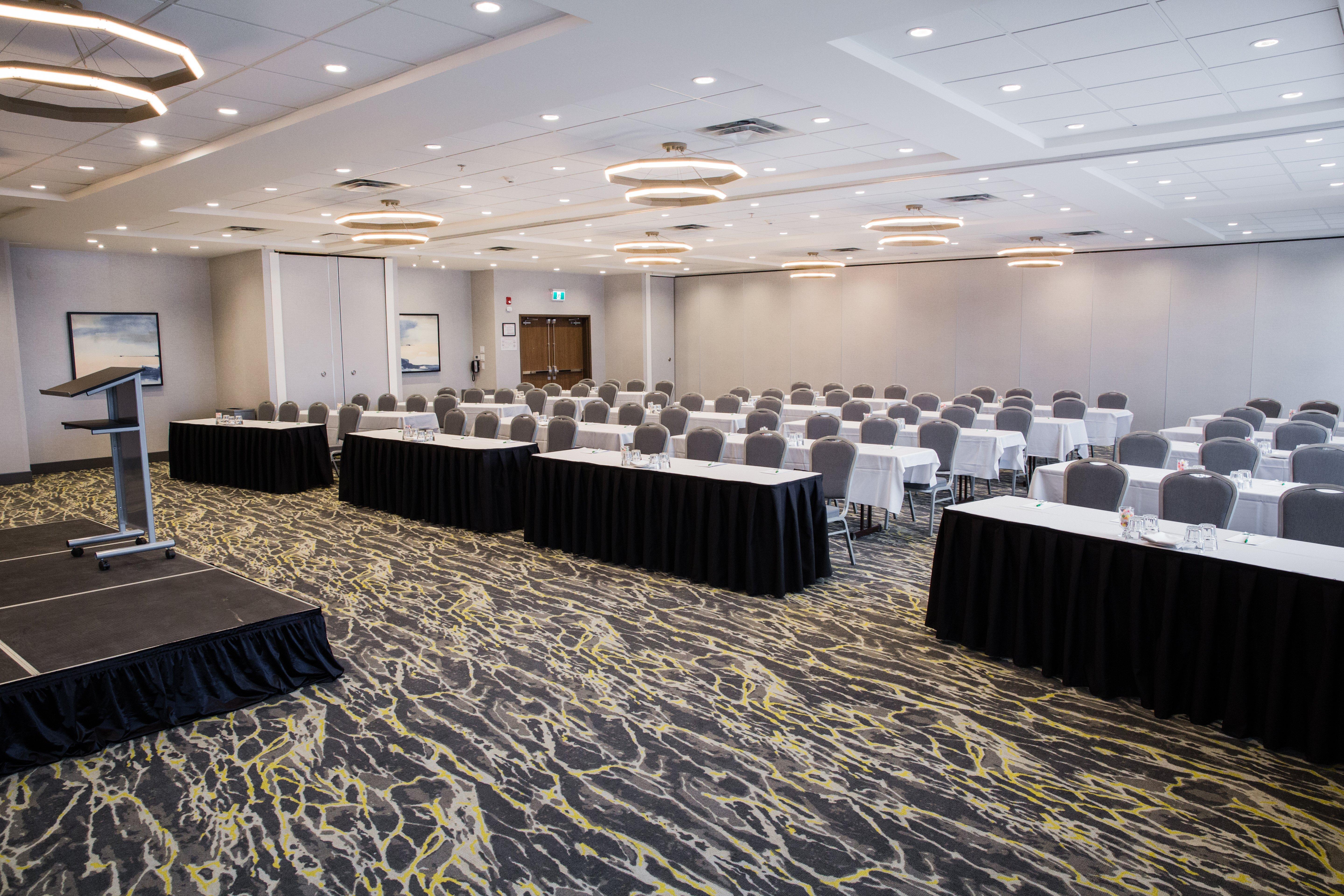 Holiday Inn Calgary South Conference Center 외부 사진