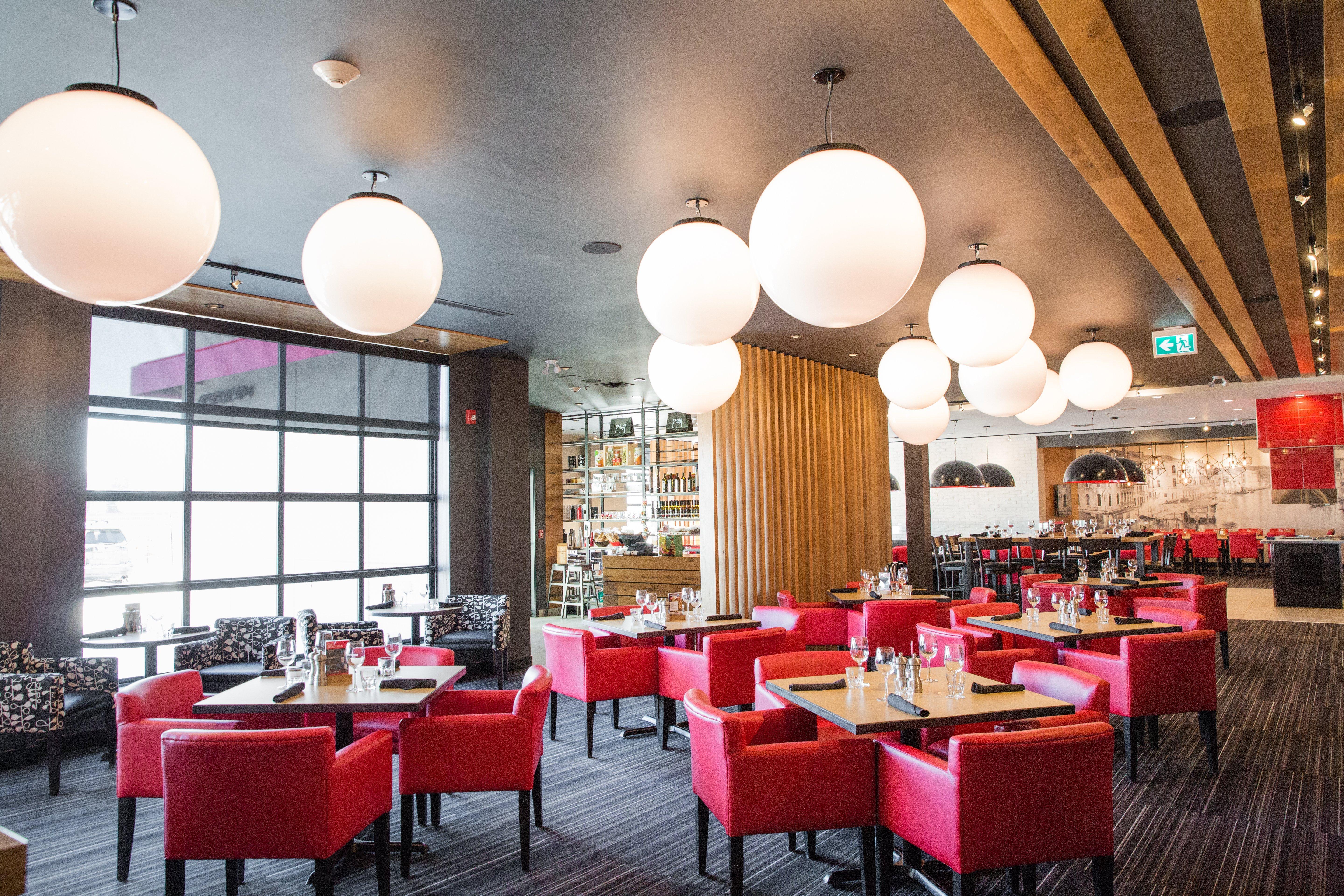 Holiday Inn Calgary South Conference Center 외부 사진