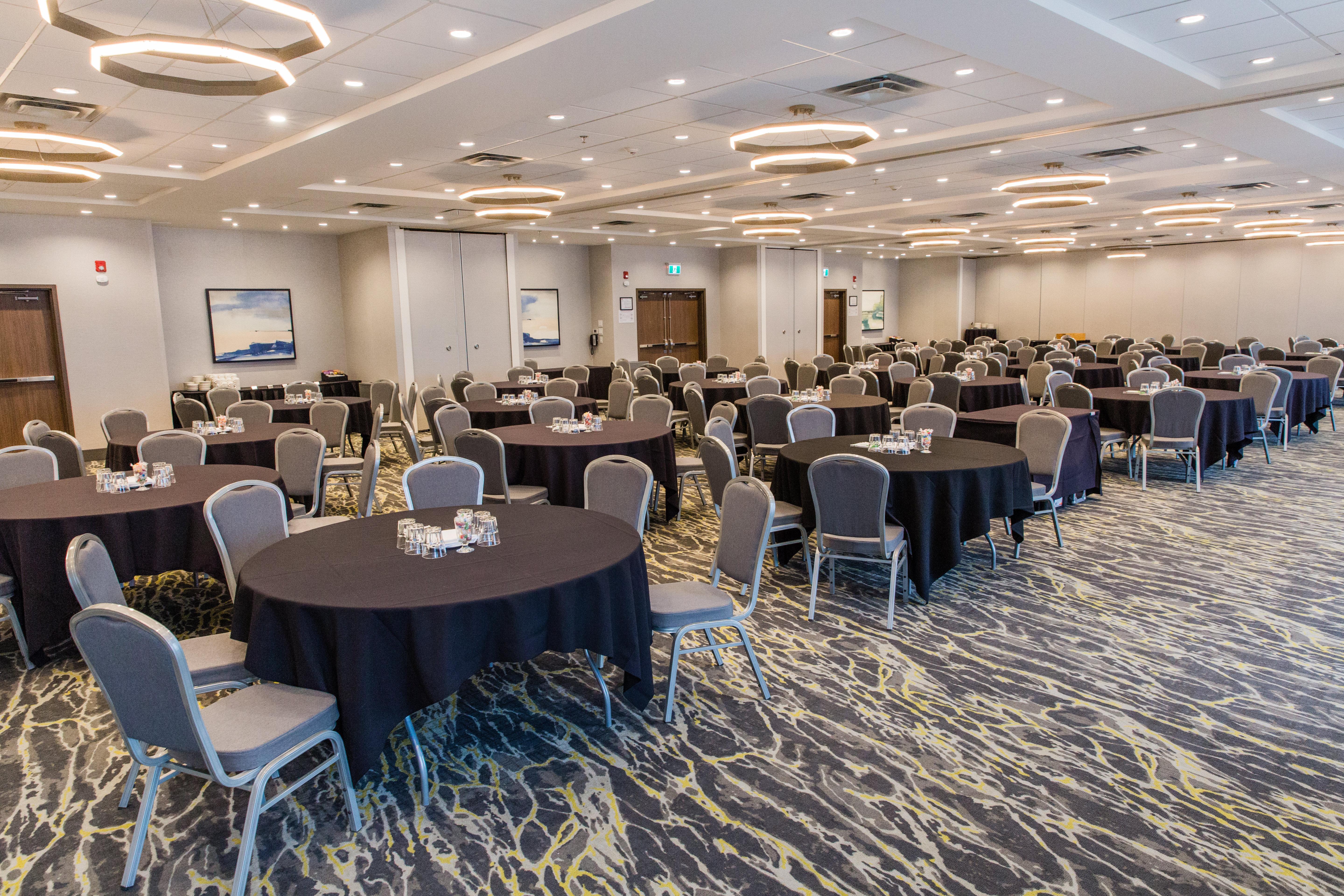 Holiday Inn Calgary South Conference Center 외부 사진