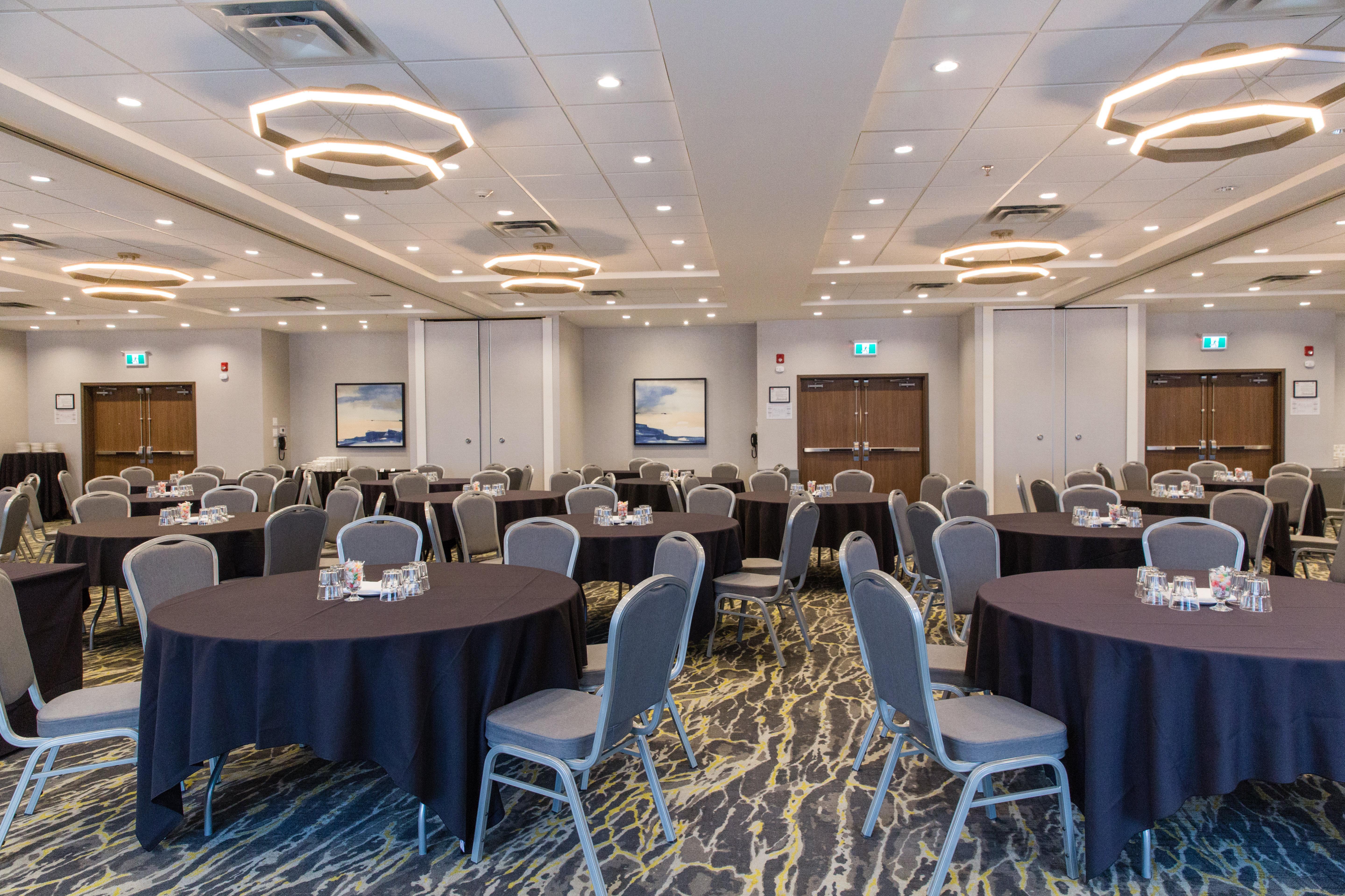 Holiday Inn Calgary South Conference Center 외부 사진